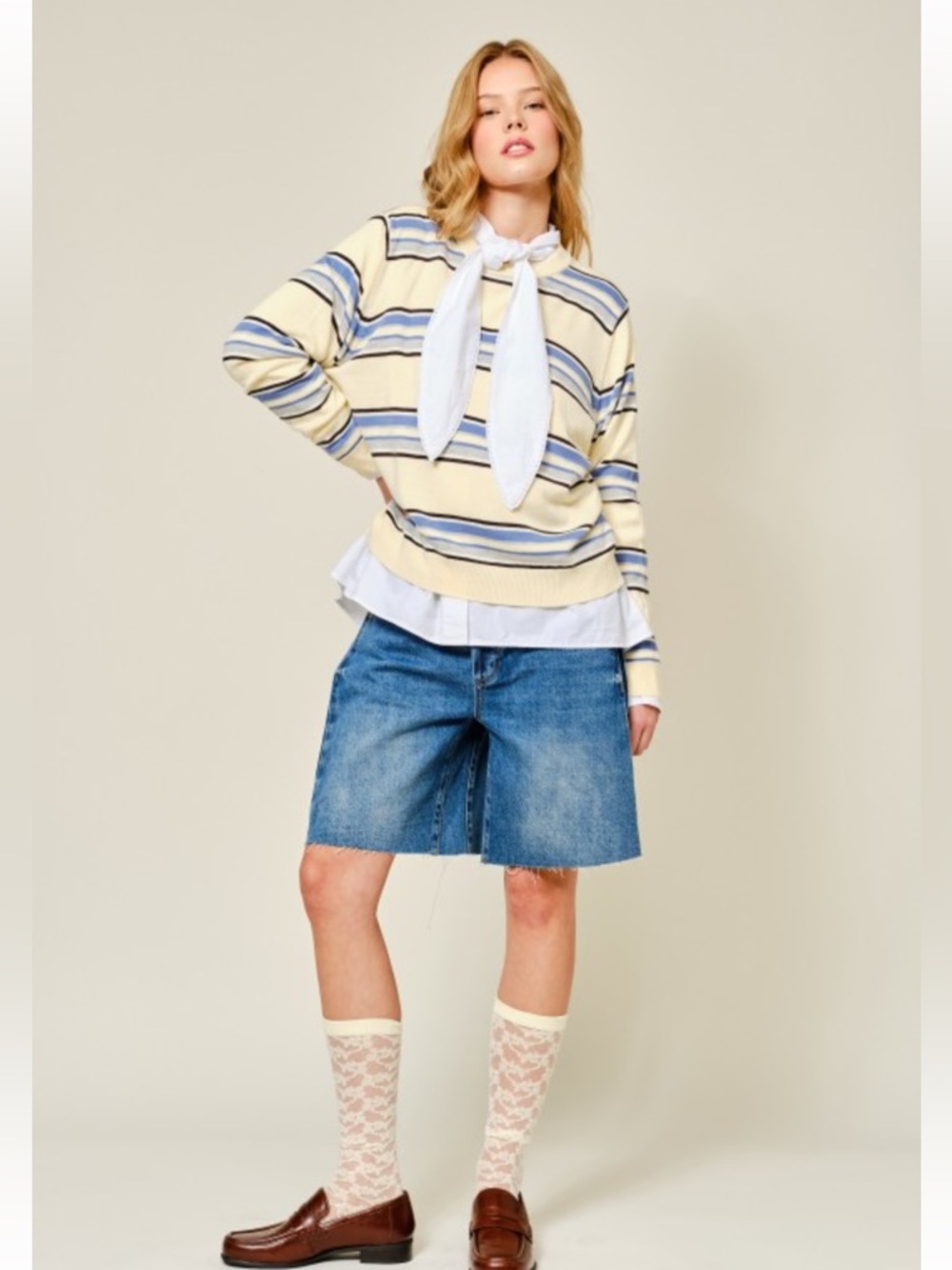 610. Flare Bermuda denim cross over shorts in medium wash